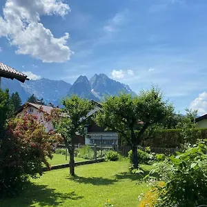 Haus Mit Wunderschoenem Ausblick Und Garten جارمش بارتنكيرشن